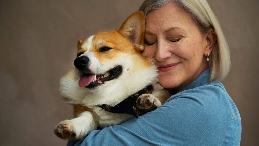 Personas mayores y animales de compañía: una fuente de salud física y emocional