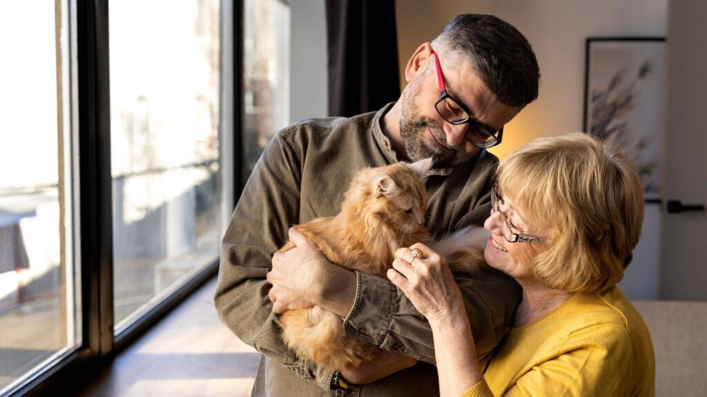 Personas mayores y animales de compañía